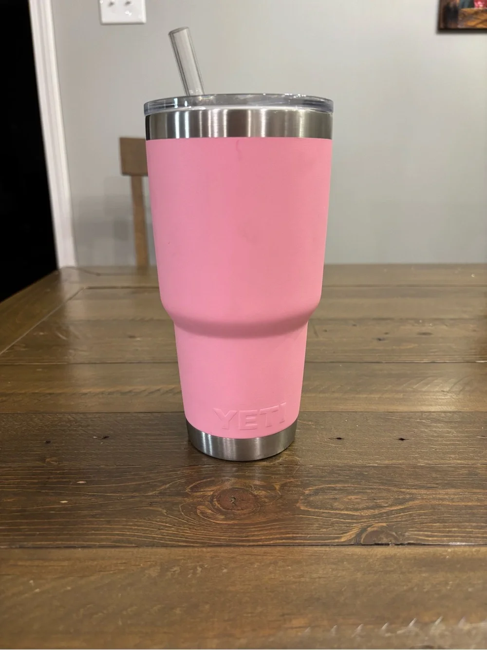 Yeti Rambler 30 oz Tumbler in Power Pink